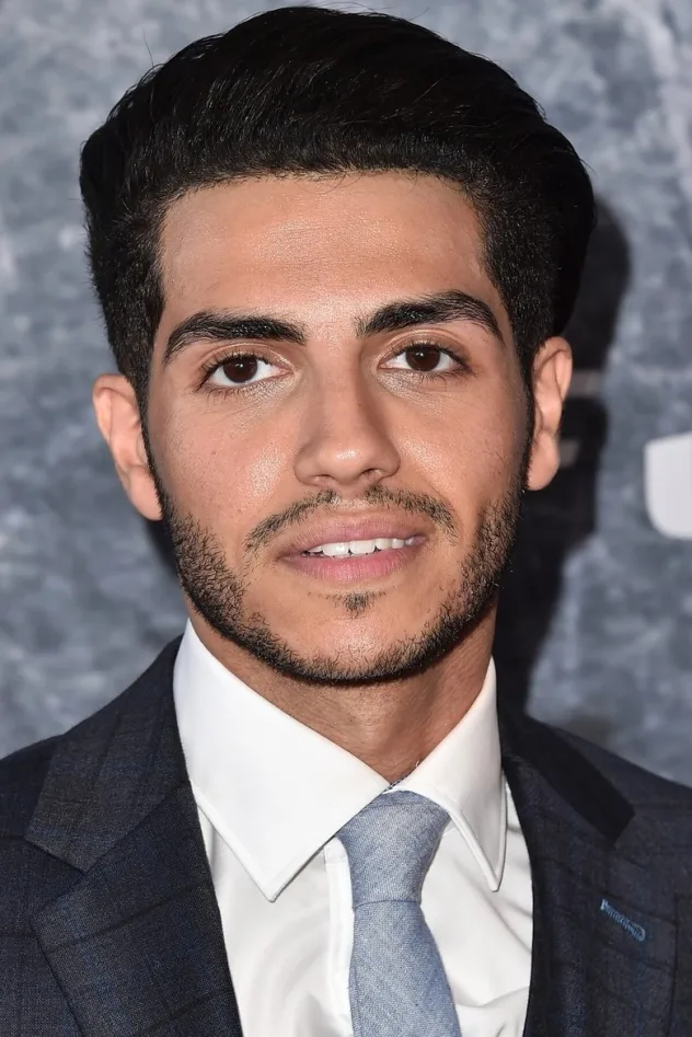Mena Massoud fotoğrafı