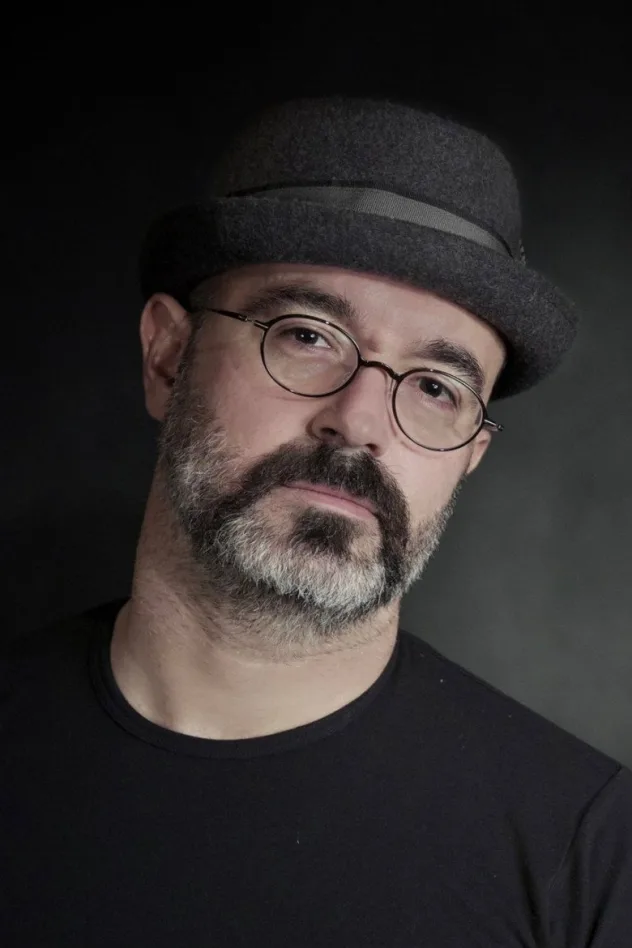 Caner Alper fotoğrafı
