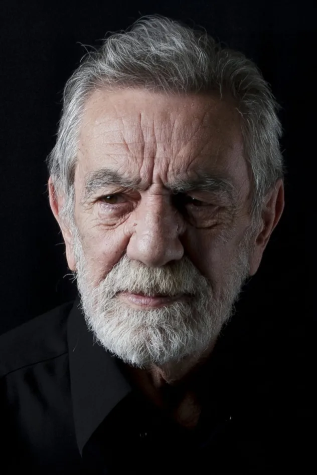 Aydemir Akbaş fotoğrafı