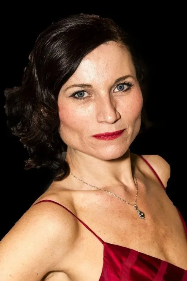 Kate Fleetwood fotoğrafı
