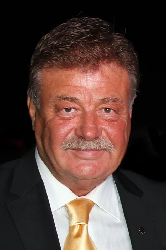 Nuri Alço fotoğrafı