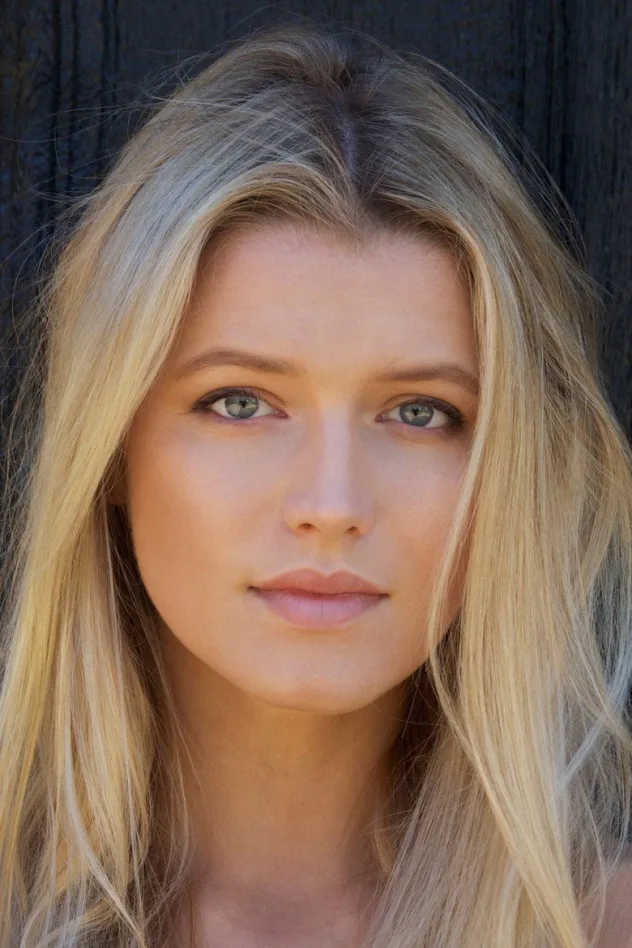 Lily Travers fotoğrafı