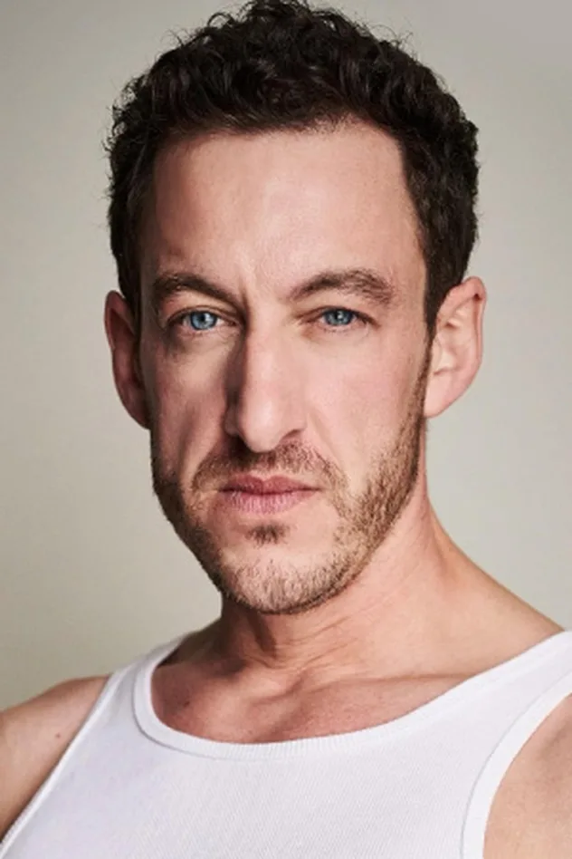 Oliver Powell fotoğrafı