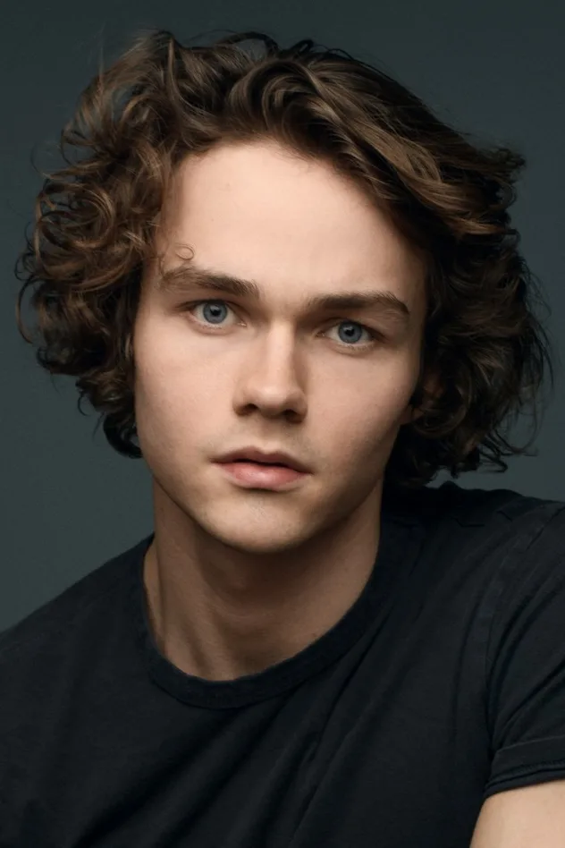 Levi Miller fotoğrafı