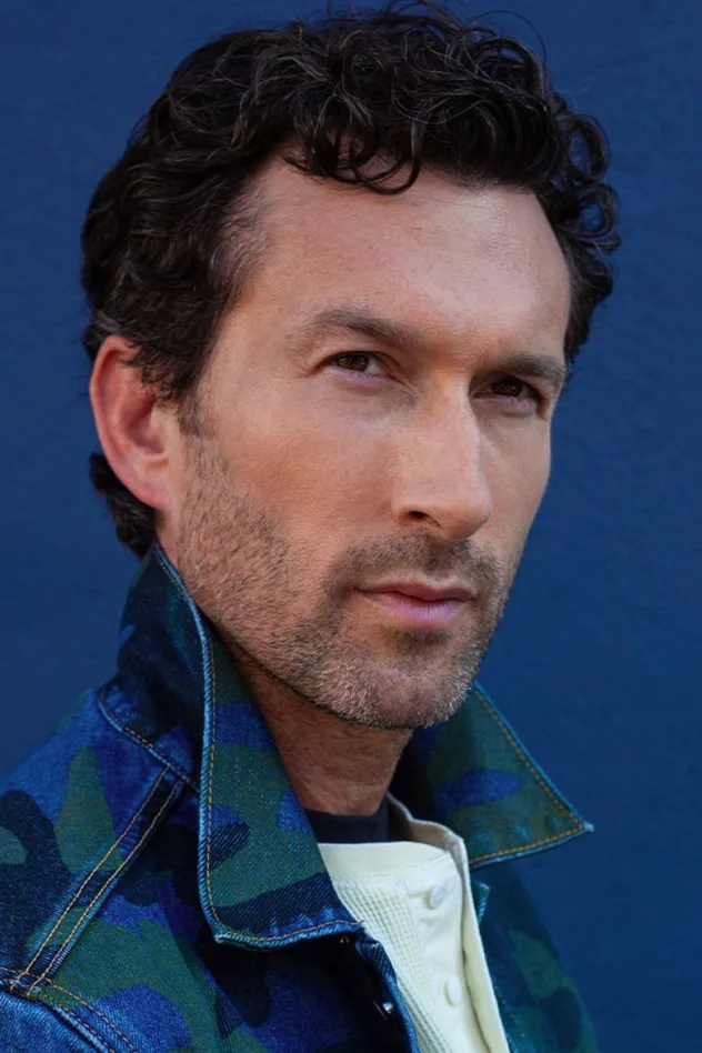 Aaron Lazar fotoğrafı