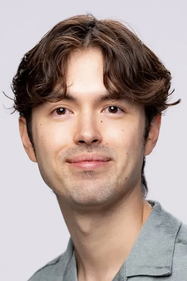 James Sweeney fotoğrafı