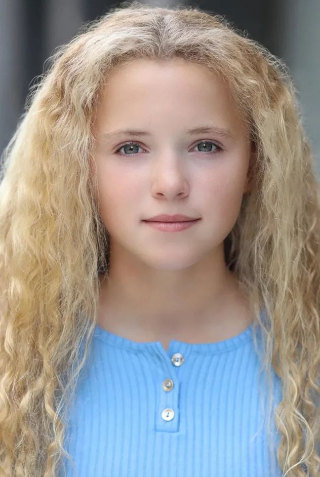 Cameron Seely fotoğrafı