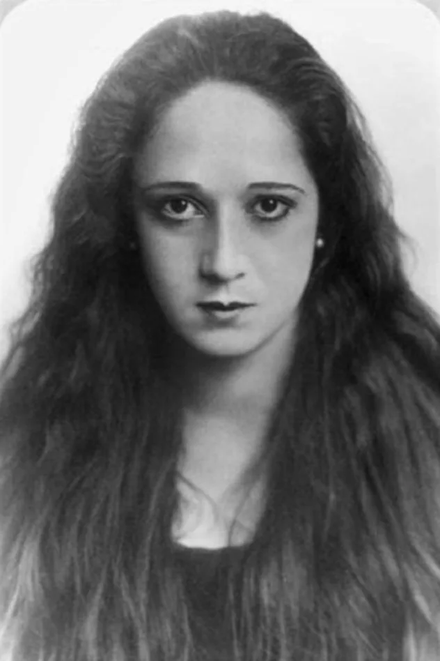 Claire Du Brey fotoğrafı