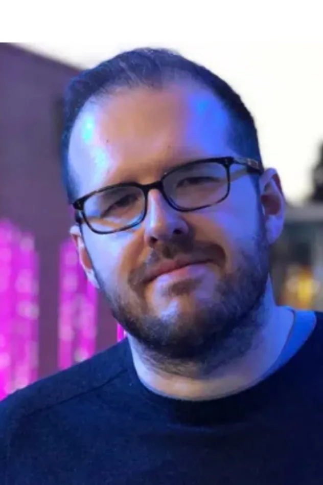 Evan Daugherty fotoğrafı