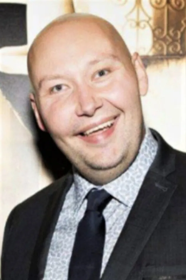 Adam Pearce fotoğrafı