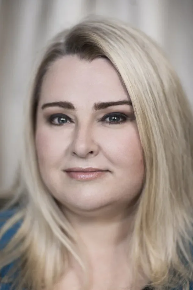 Cover image for Lara Mulcahy