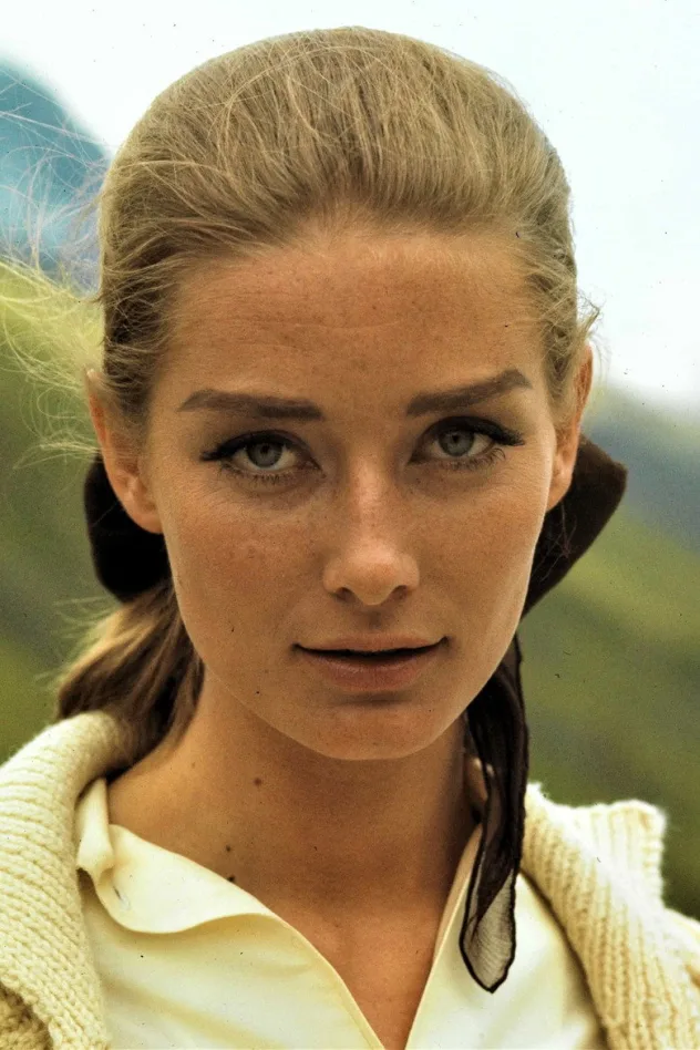Tania Mallet fotoğrafı