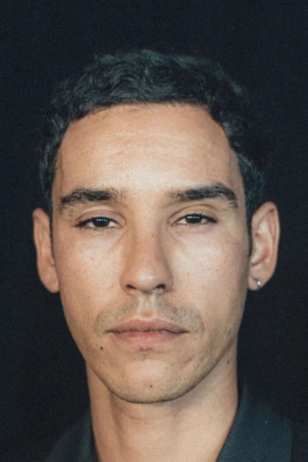 Adam Bessa fotoğrafı