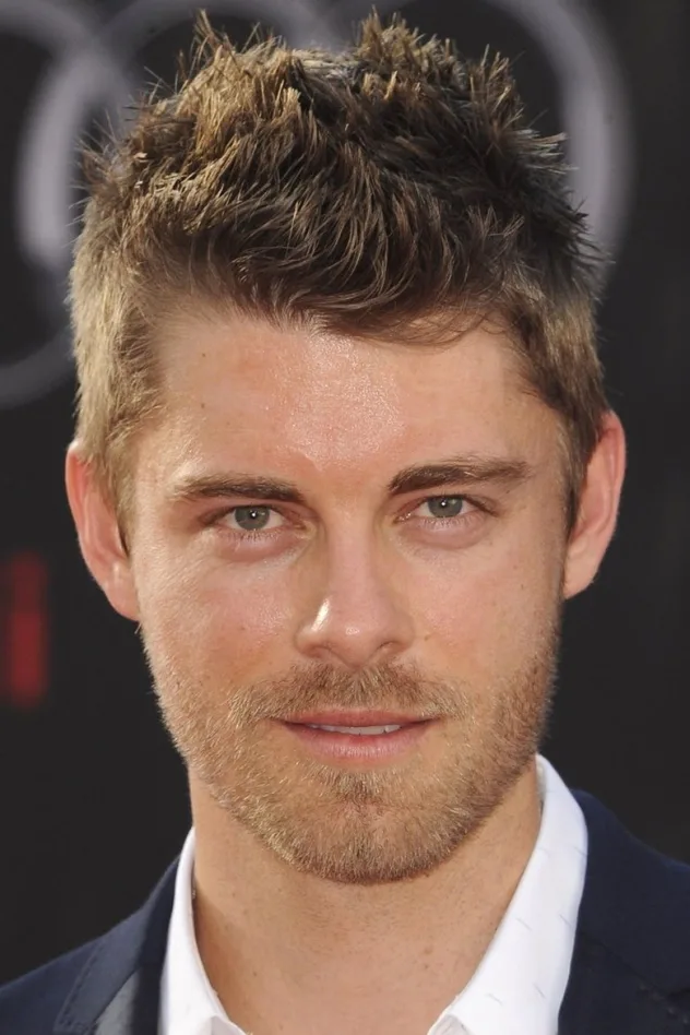 Luke Mitchell fotoğrafı