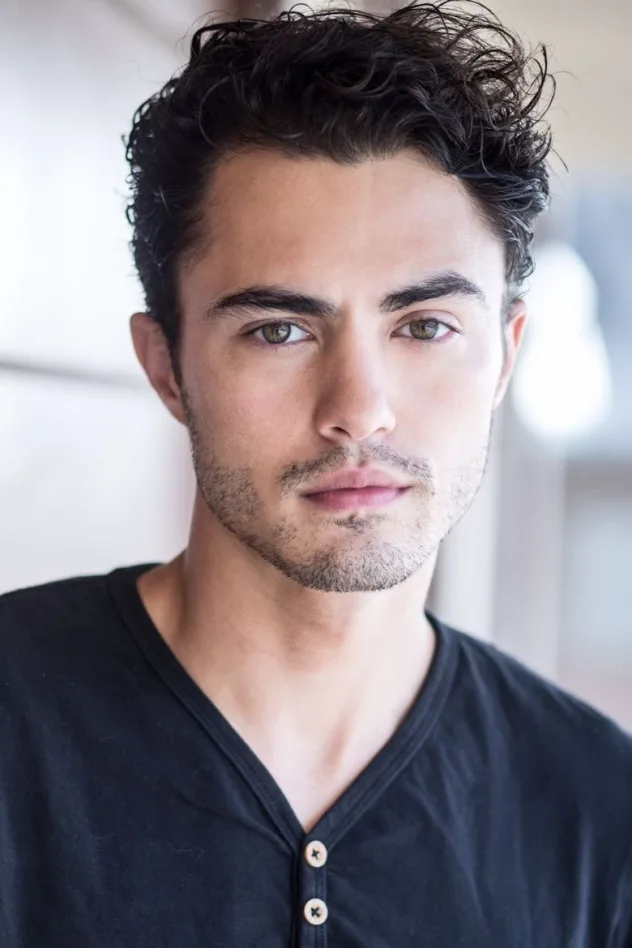 Darren Barnet fotoğrafı