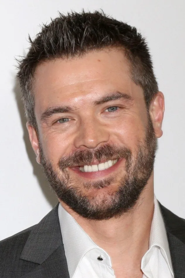 Charlie Weber fotoğrafı