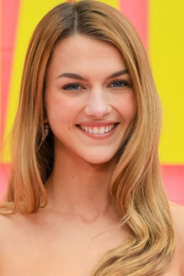 Chloe East fotoğrafı