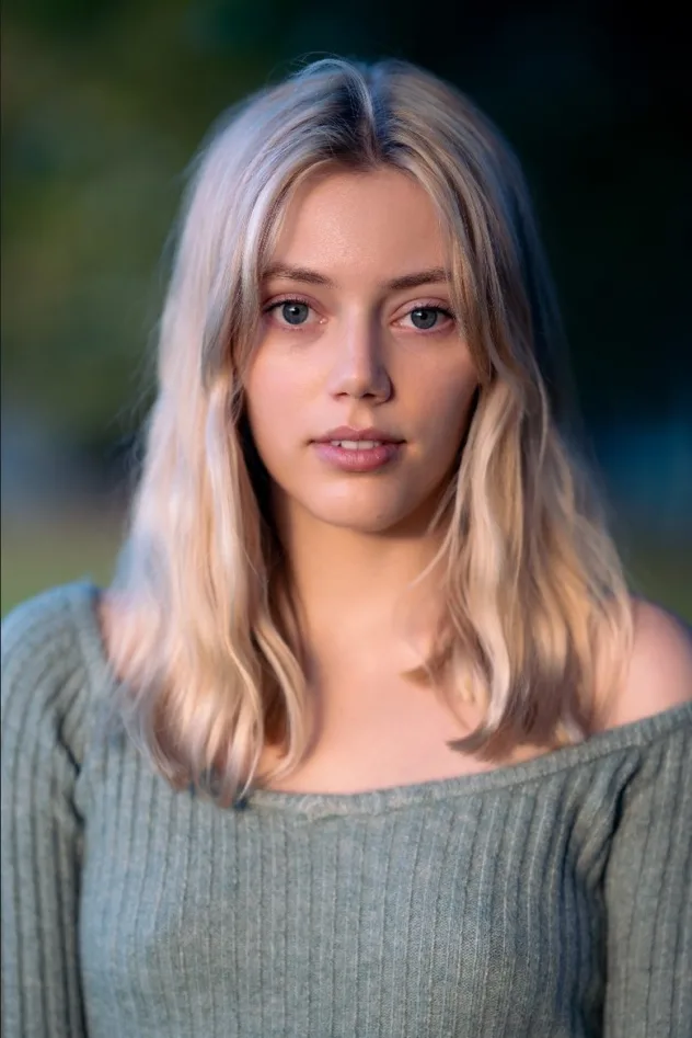 Grace Van Dien fotoğrafı