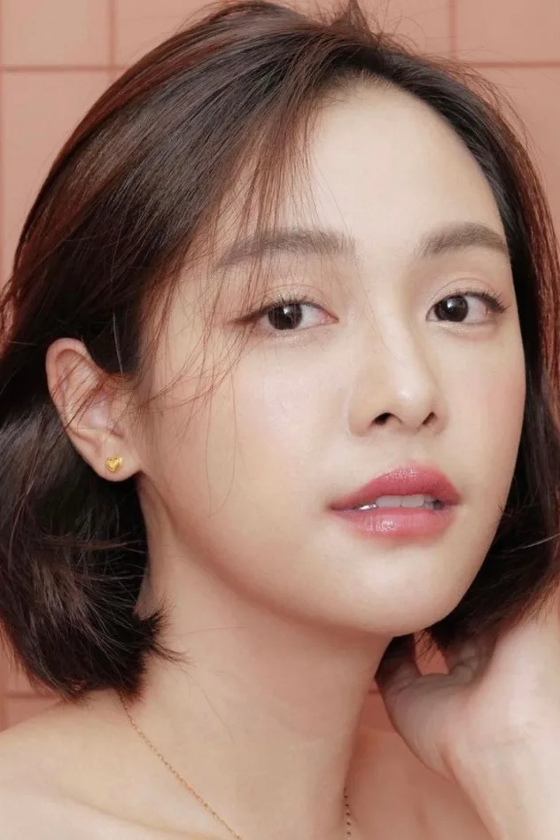 อิษยา ฮอสุวรรณ fotoğrafı