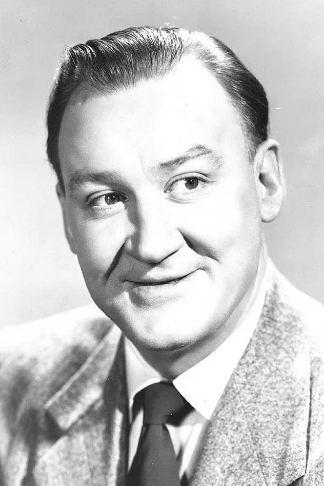 Tom Tully fotoğrafı