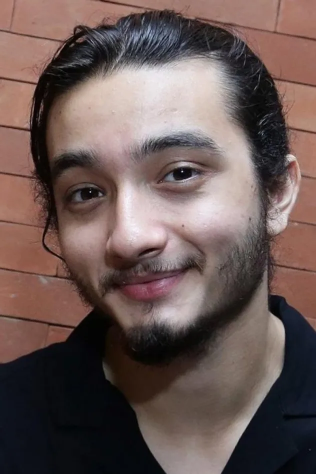 Bryan Domani fotoğrafı