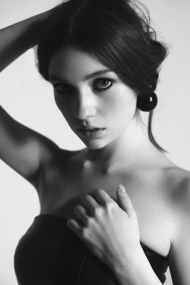 Alexa Swinton fotoğrafı