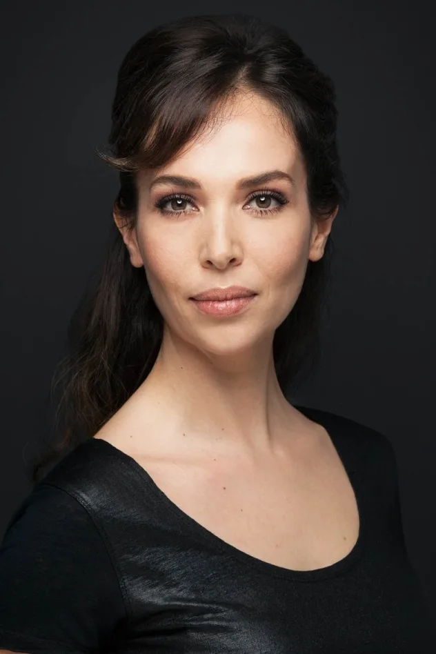 Esra Ronabar fotoğrafı