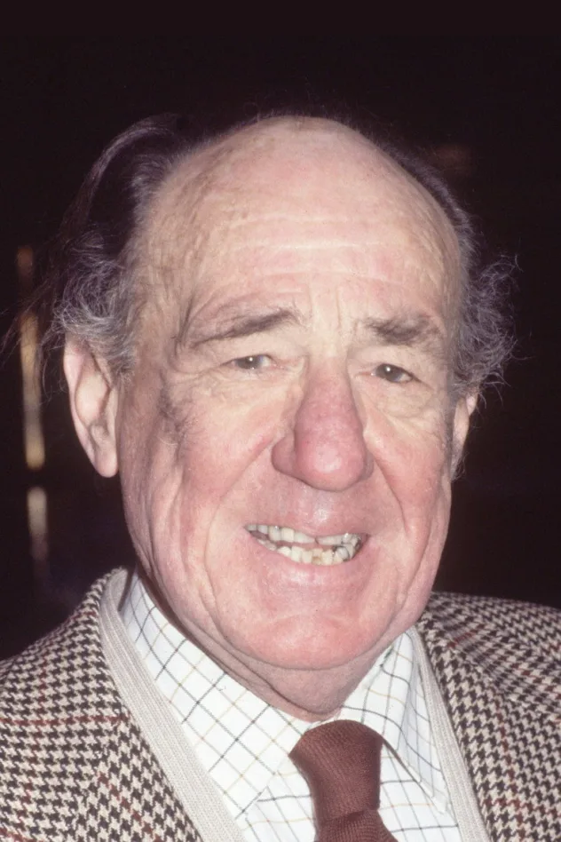Michael Hordern fotoğrafı