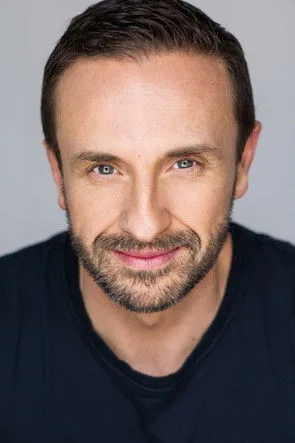 Mitchell Butel fotoğrafı