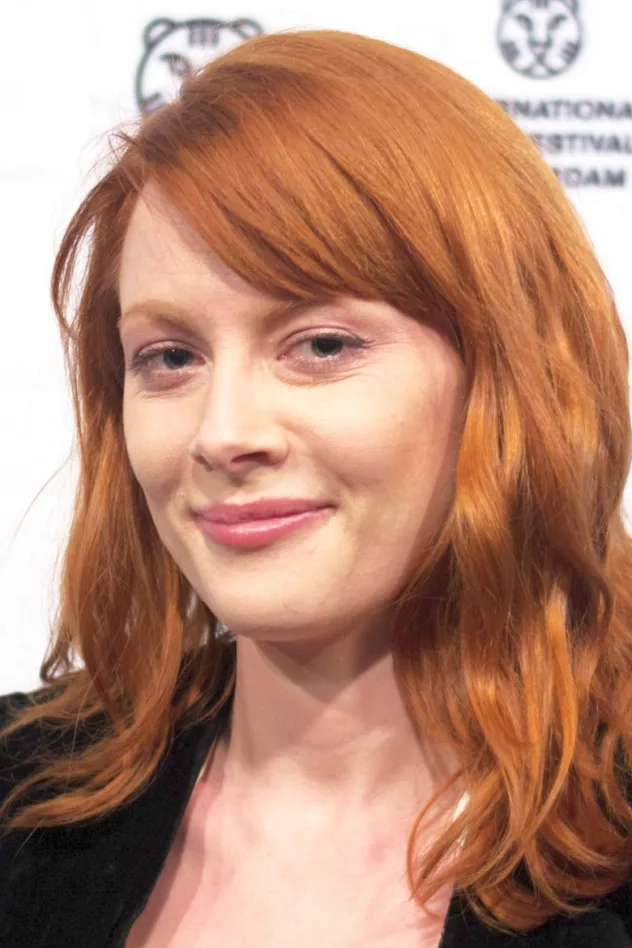 Emily Beecham fotoğrafı