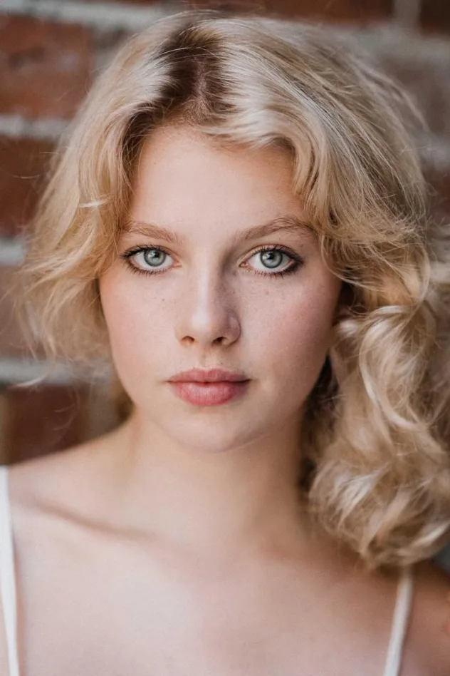 Ella Newton fotoğrafı