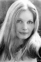 Catherine Schell fotoğrafı