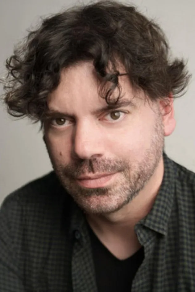 Julian M. Deuster fotoğrafı
