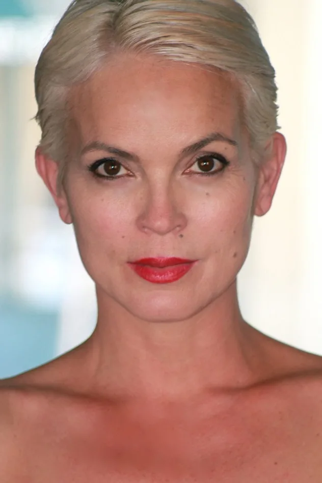 Elizabeth Gracen fotoğrafı