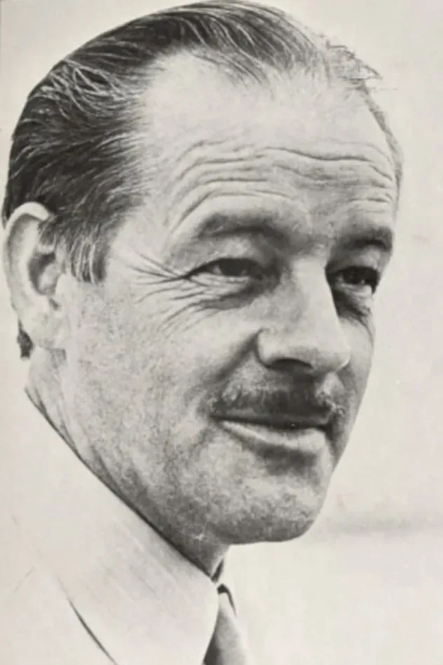 Cover image for Alistair MacLean
