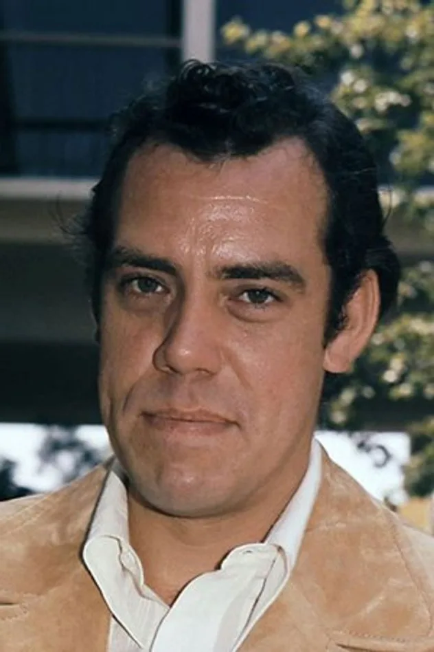 John Schuck fotoğrafı