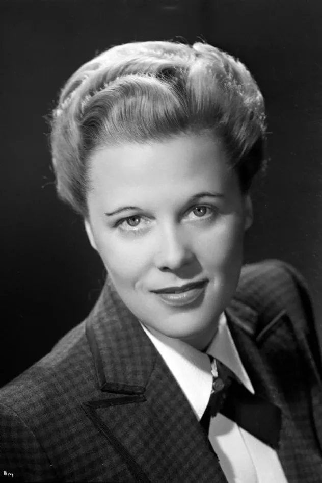 Joan Harrison fotoğrafı