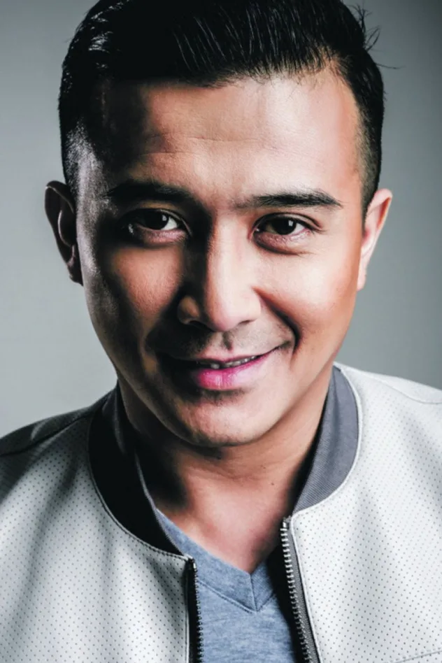 Aaron Aziz fotoğrafı
