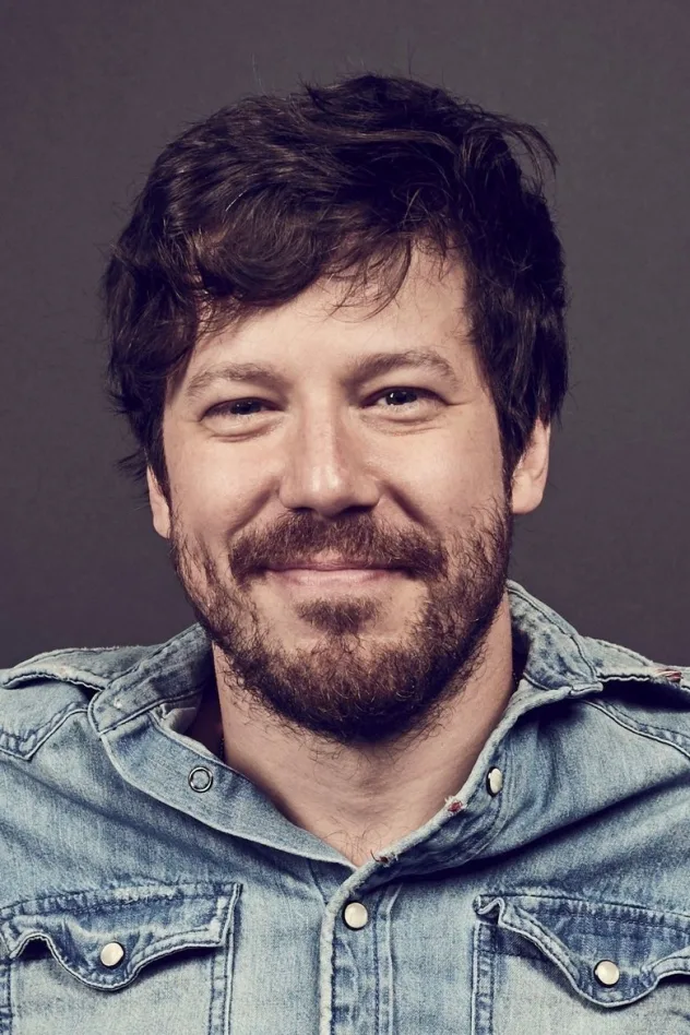 John Gallagher Jr. fotoğrafı