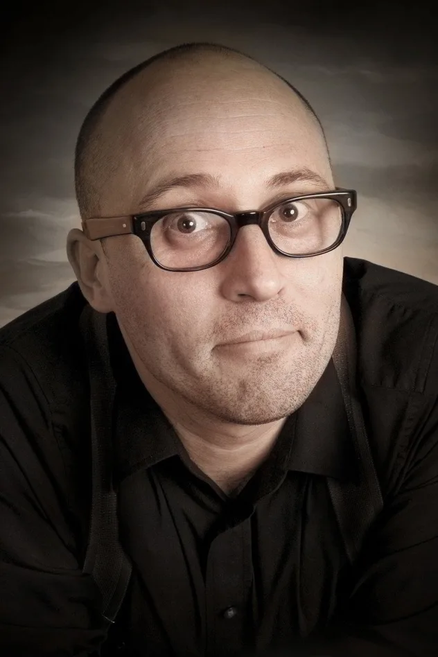 Adam Elliot fotoğrafı