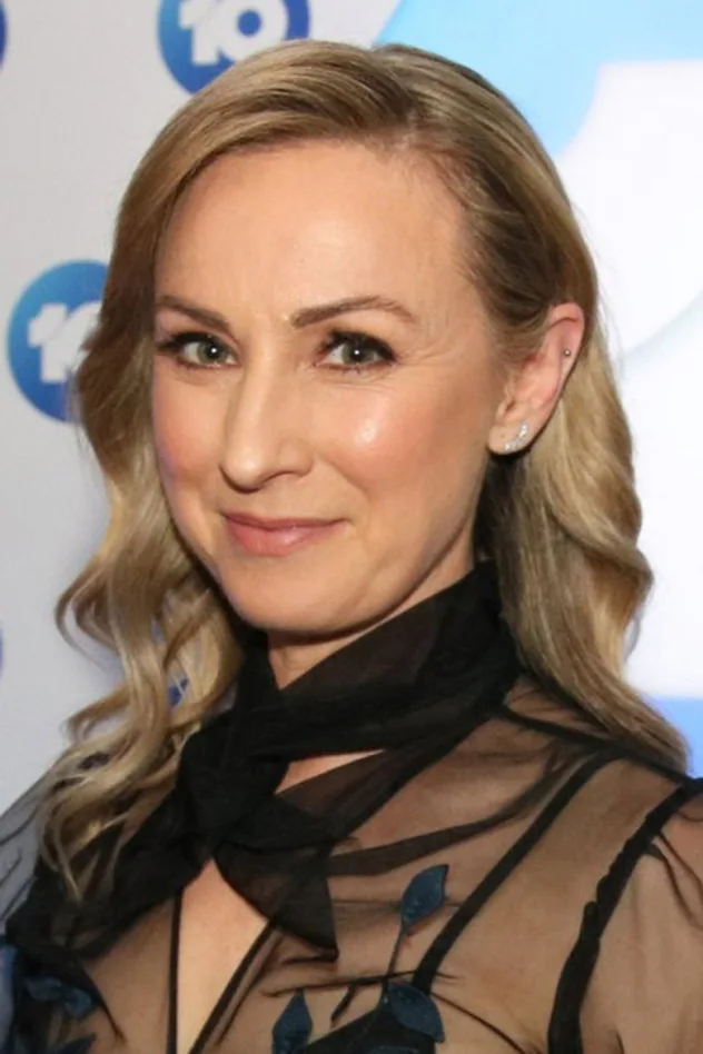 Lisa McCune fotoğrafı