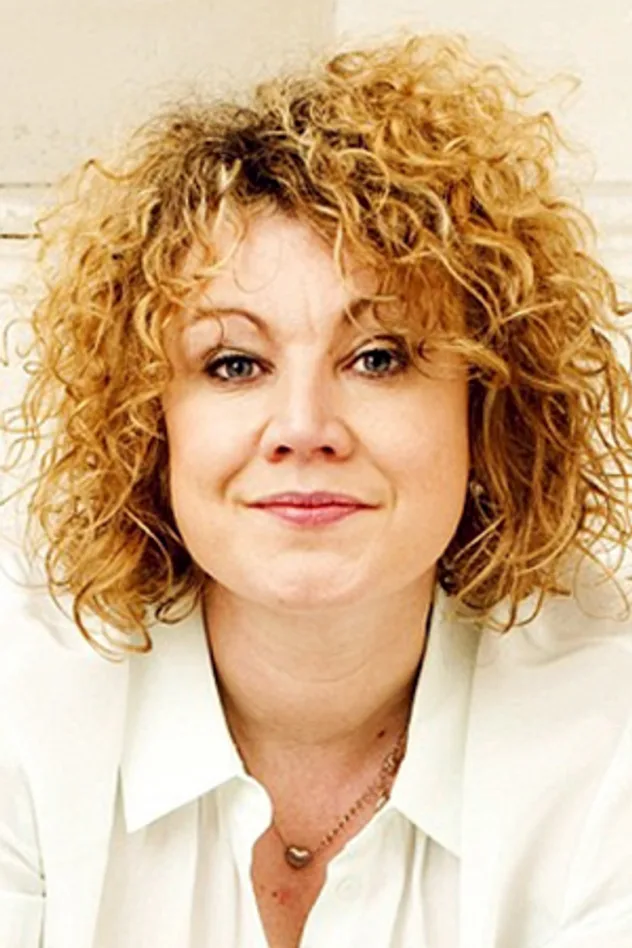 Emily Lloyd fotoğrafı
