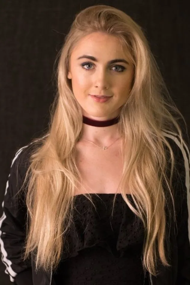 Emma Holzer fotoğrafı