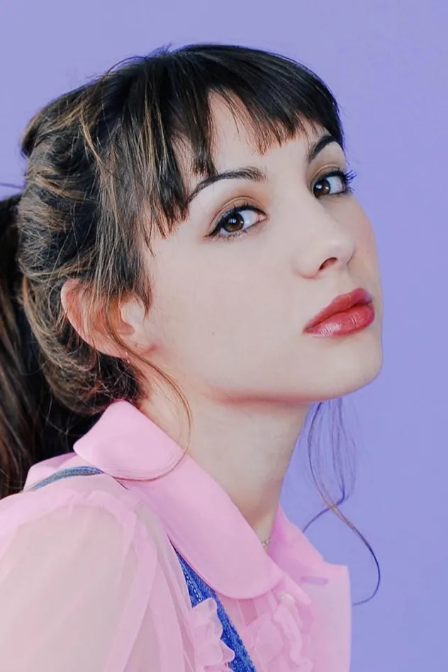 Hannah Marks fotoğrafı