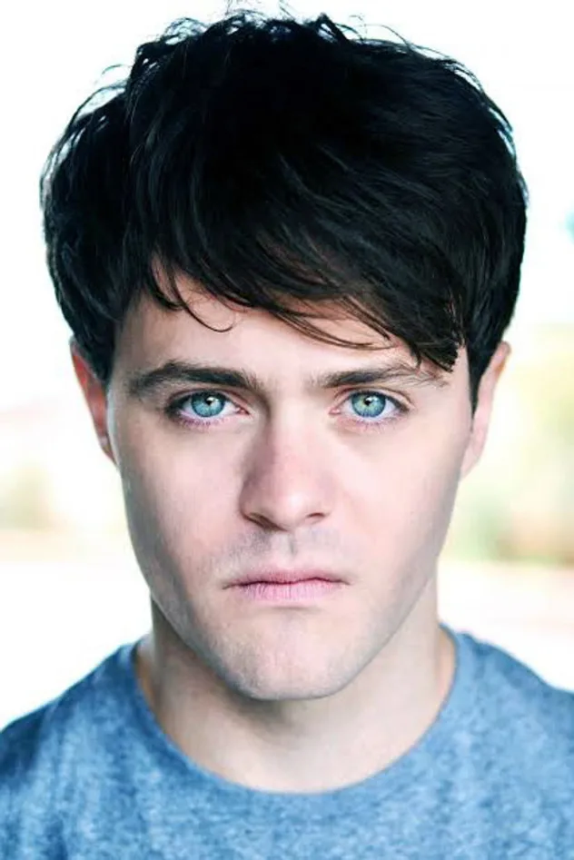 Joey Batey fotoğrafı