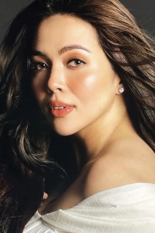 Julia Montes fotoğrafı