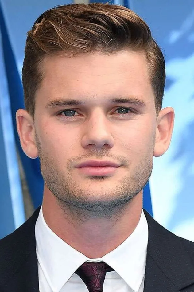 Jeremy Irvine fotoğrafı