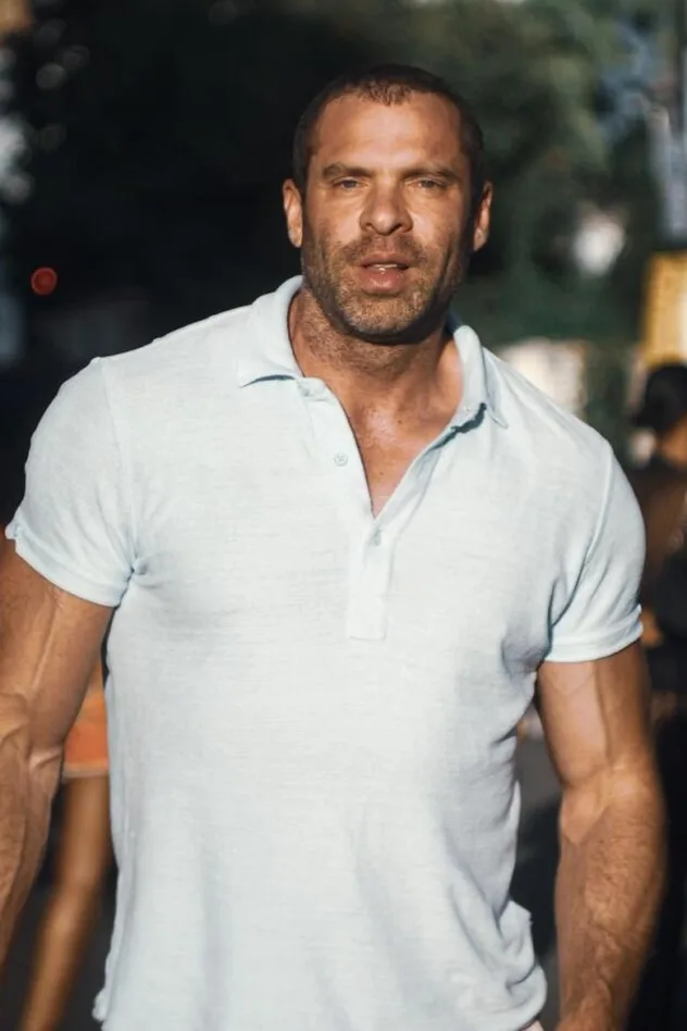 Adam Basil fotoğrafı