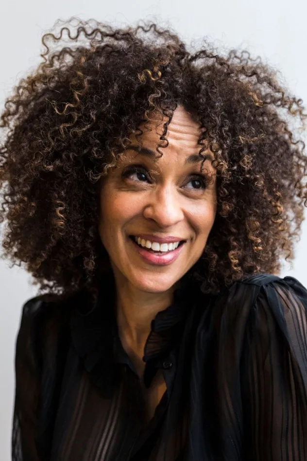 Karyn Parsons fotoğrafı