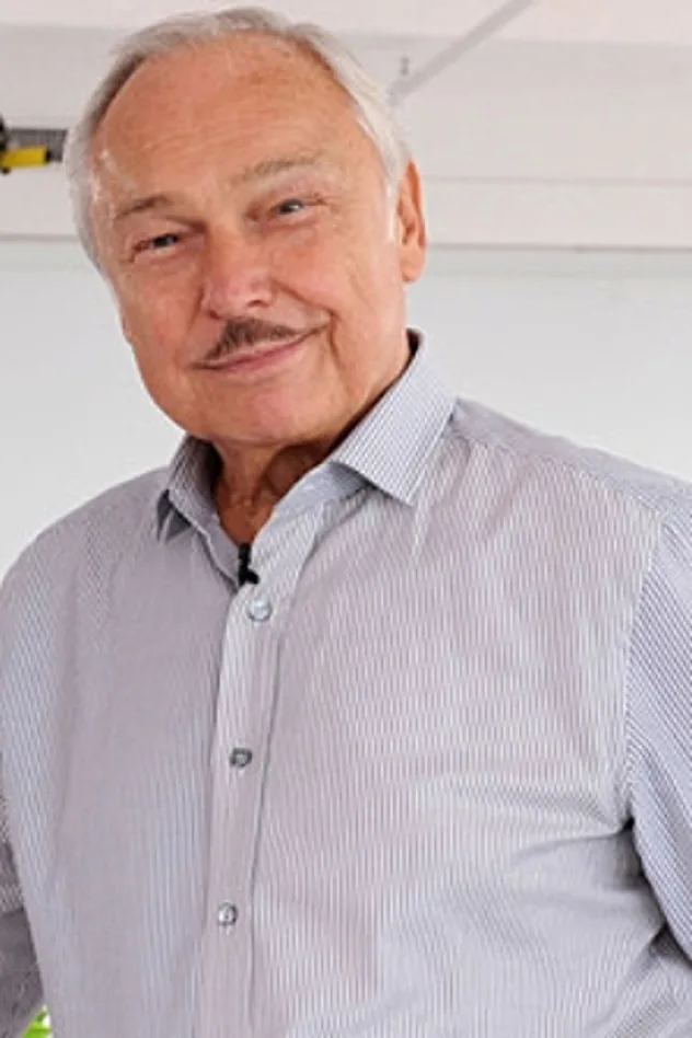 Stephen Bruce fotoğrafı